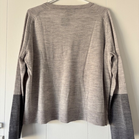 Club Monaco Zaydie 100% wool v-neck colour block sleeves sweater size L - Picture 3 of 12